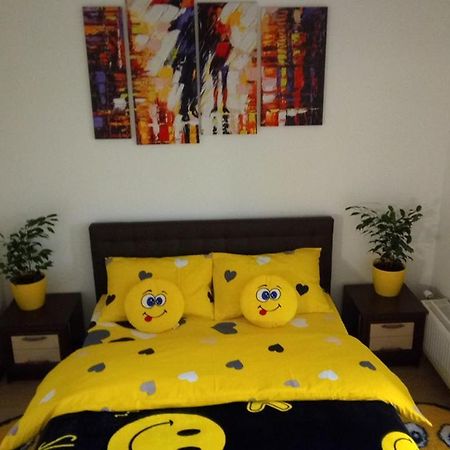 Positive Smile Studio Apartment In The Colorful Comfort Town Residental Complex. Kt-06. เคียฟ ภายนอก รูปภาพ